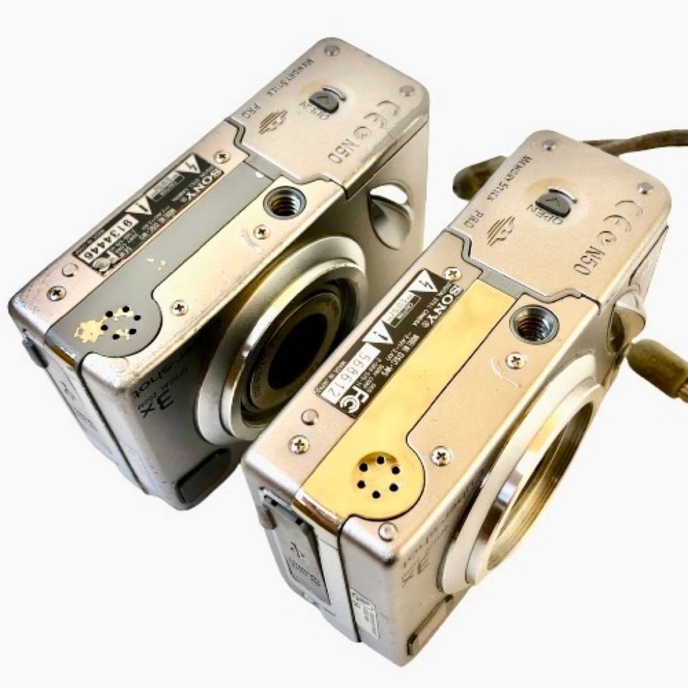 CyberShot Digital Still Camera DSC-W5 3X Optical Zoom Lot 2 * FOR PARTS ONLY - Picture 4 of 9